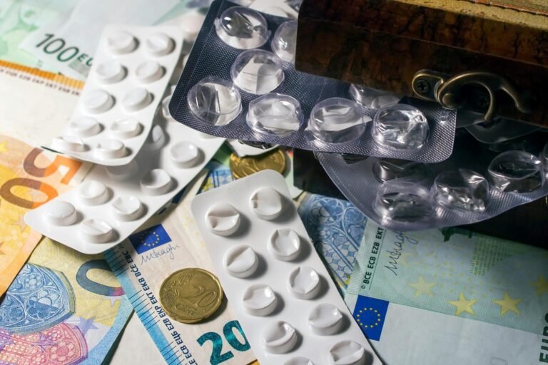 Aptauja: pat trūcīgi cilvēki gatavi piemaksāt starpību par konkrētām zālēm lētākā analoga vietā